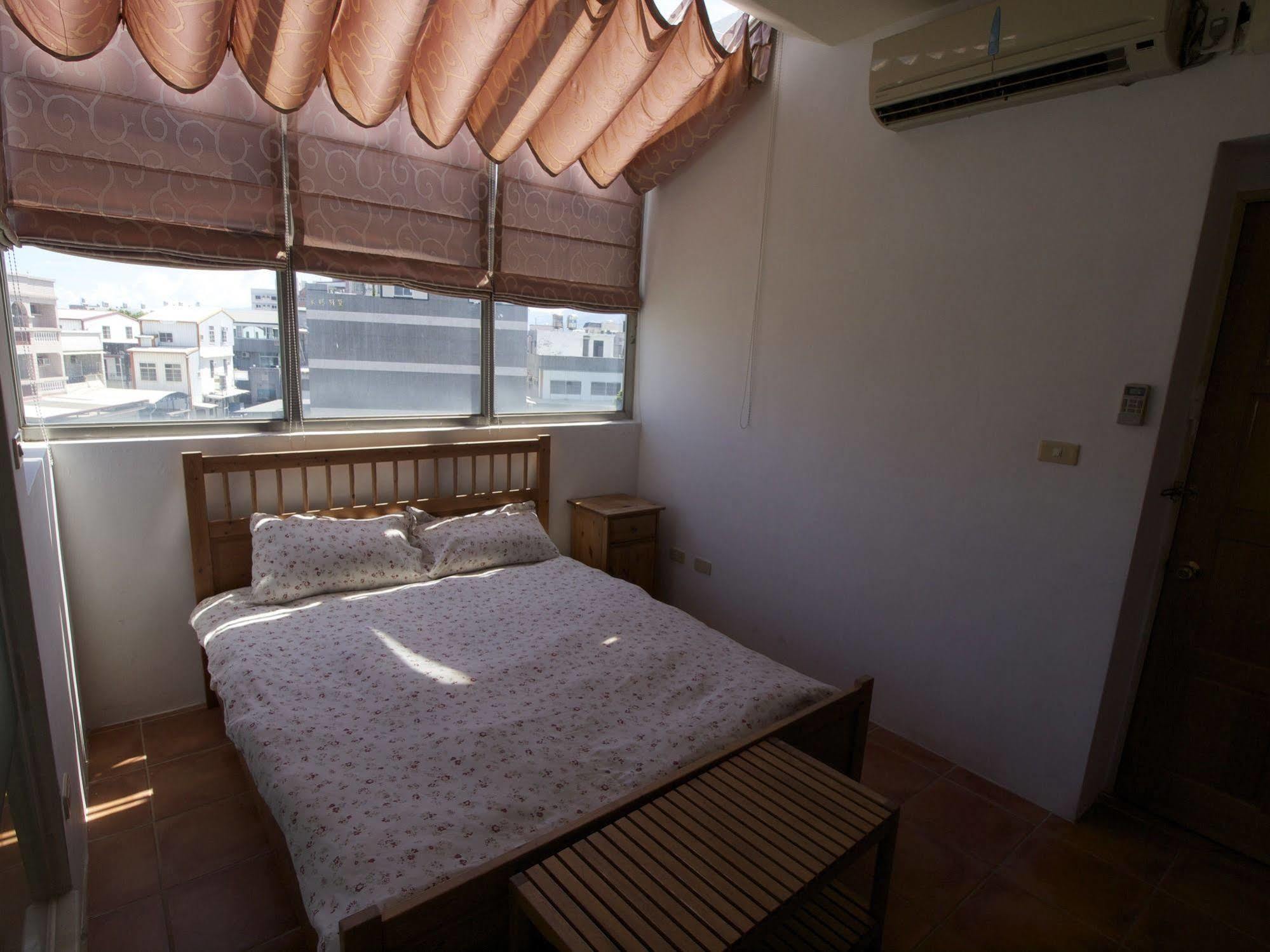 Oia Cafe B&B T'ai-tung Εξωτερικό φωτογραφία